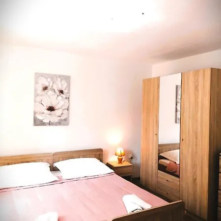 Apartment Karlo - City Center Pag Town Zewnętrze zdjęcie
